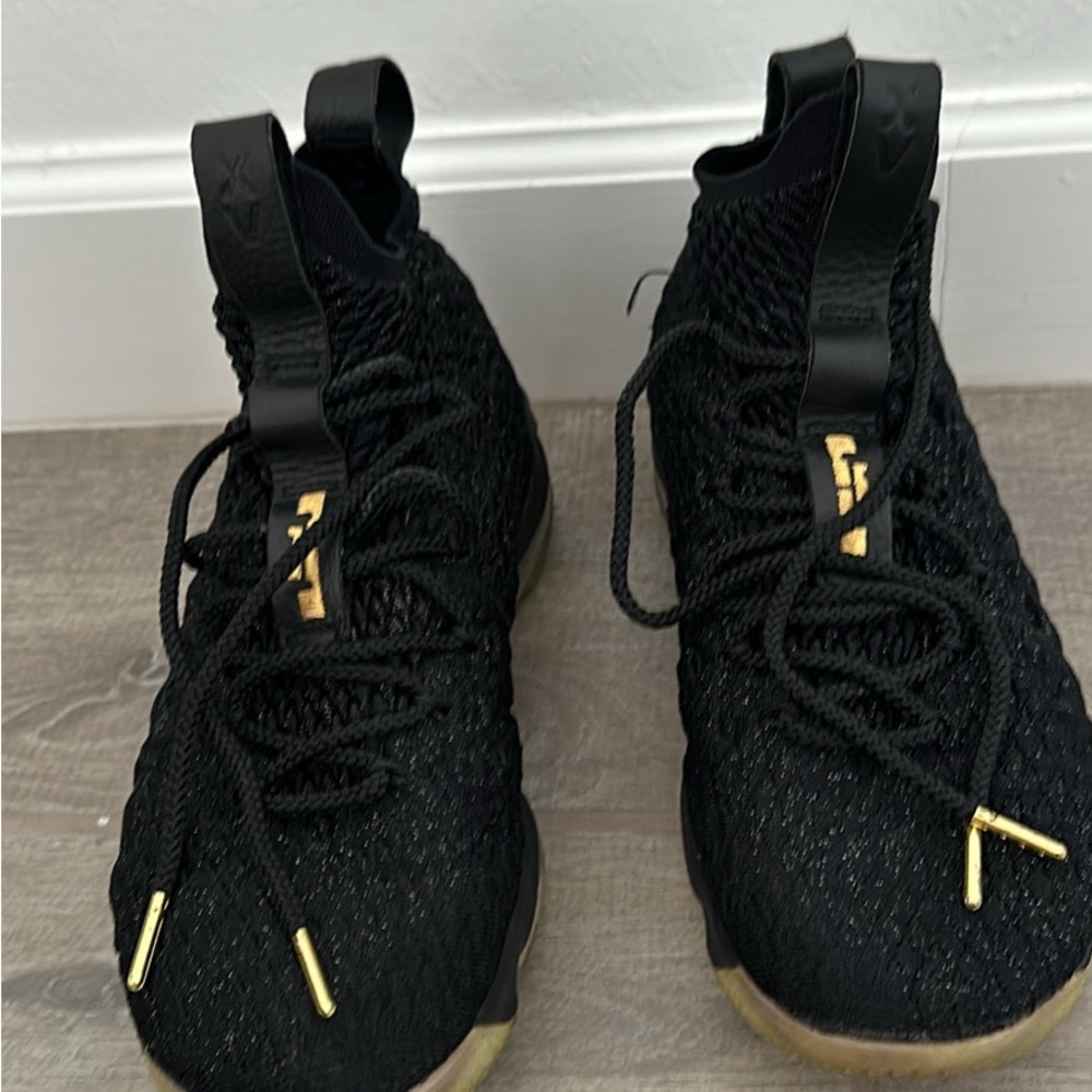 Nike Lebron XV
